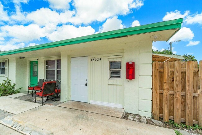 Photo - 3802 Melaleuca Ln