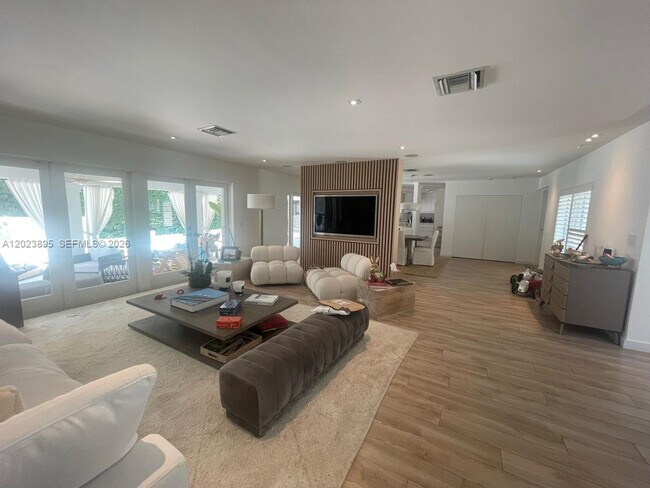 Photo - 181 Island Dr