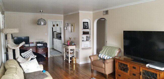 Photo - 2120 E Locust St Unidad 2