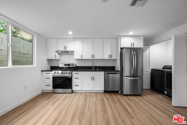 Photo - 1535-1534 N Kingsley Dr