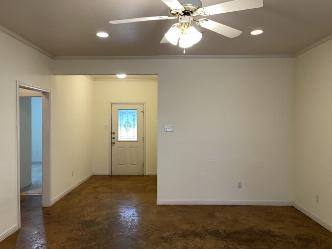 Photo - Duplex in Surrey Ridge!