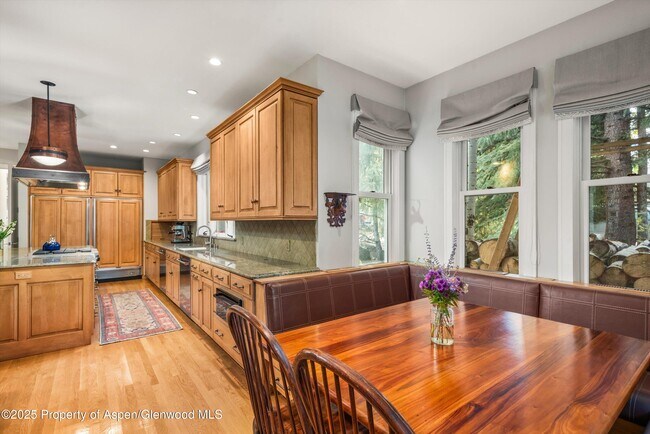 Photo - 431 W Hopkins Ave