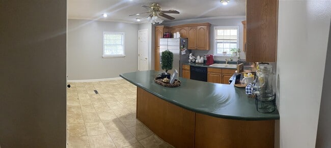 Photo - 402 Scott St