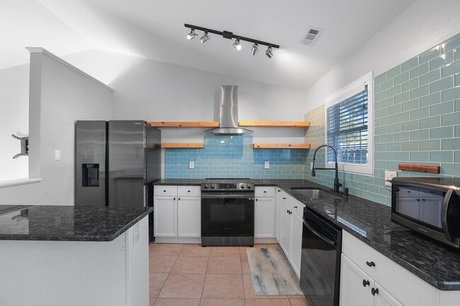 Photo - House for Rent in Wilmington with Fenced yard!