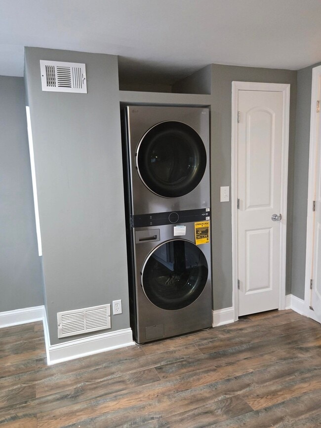 2422 Sunset Dr NE Unidad Basement