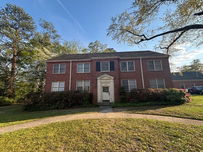 Building Photo - 1 Bedrom 1 Bath at Heathwood Court