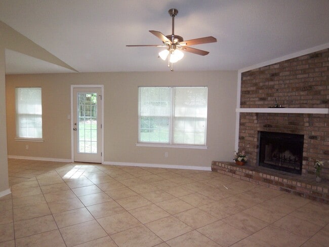 Photo - 727 Valley Ridge Way