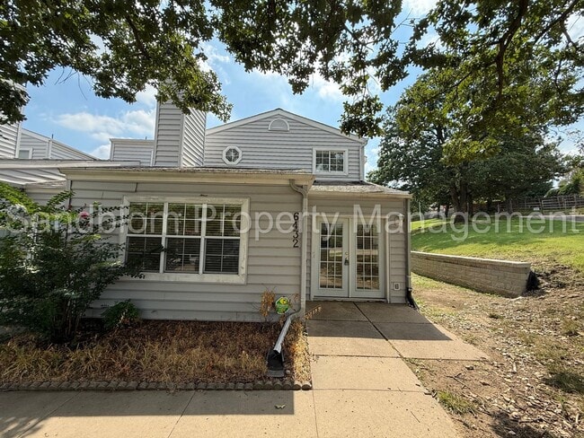 Building Photo - For Lease | South Tulsa - Townhouse | $150...
