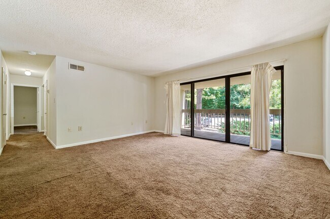 Photo - 3 bedroom, 2 bath in Bolinwood!