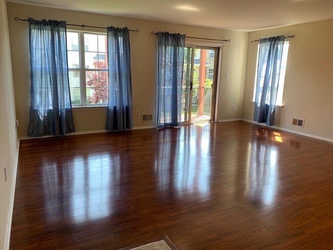 Photo - 721 Stony Brook Way