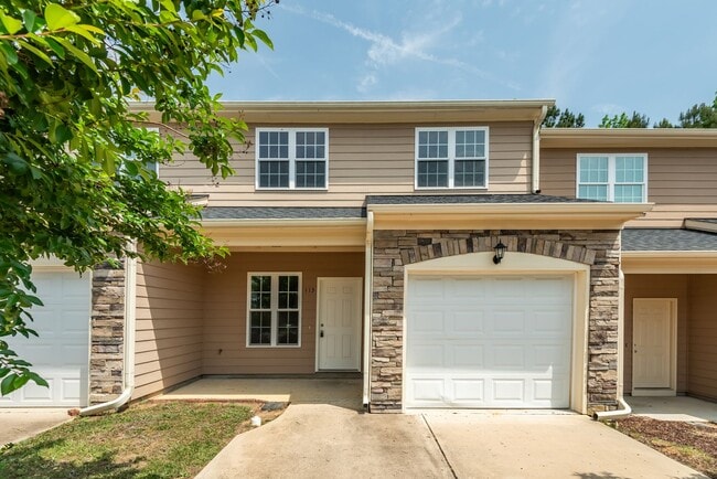 Building Photo - Gorgeous Townhome In Clayton!