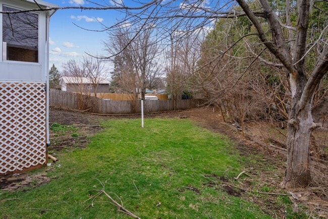 Photo - 2011 Waterloo Rd