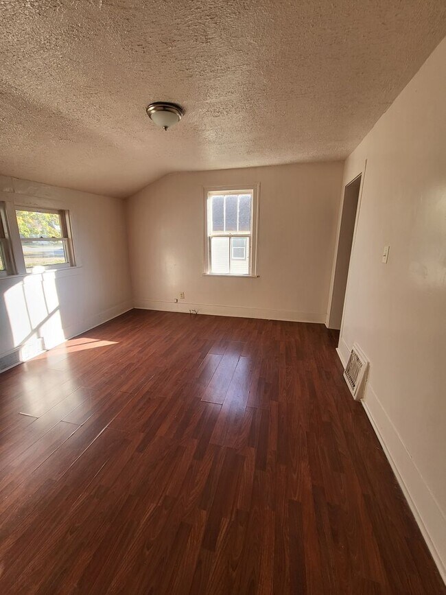 Photo - 1192 Maple St