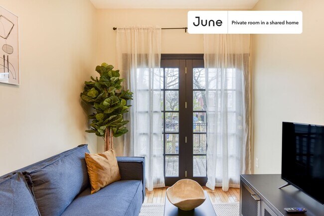 Room in Shared 5 bed/2 bath home in Columbia Heights