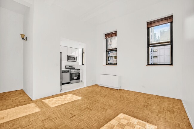 Building Photo - 1255 5th Ave