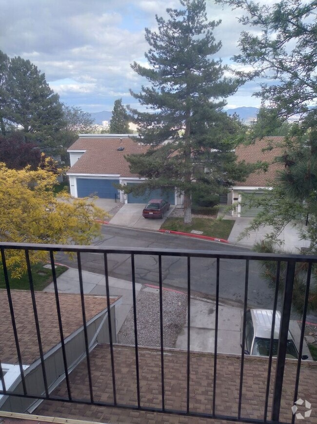 Building Photo - 3485 Rosalinda Dr Unit 3485 Rosalinda Drive Rental