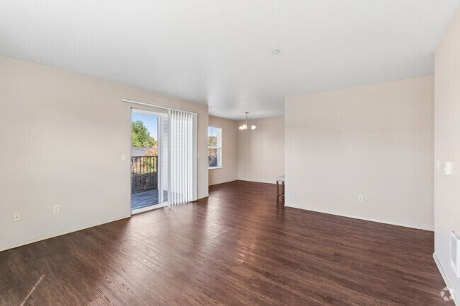 2BR, 2BA - 1,037SF - Living Room