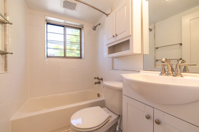 Photo - Compton Court Apartments