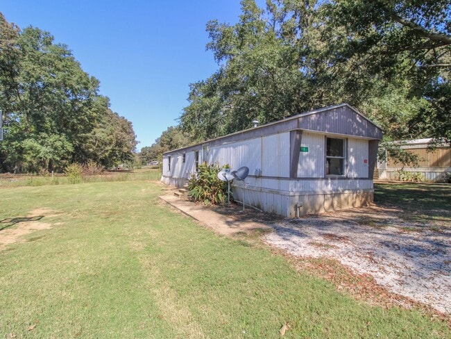 Photo - Beautifully Updated 3BR/2BA Trailer in Mus...