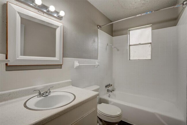 Photo - 714 Old Martindale Rd