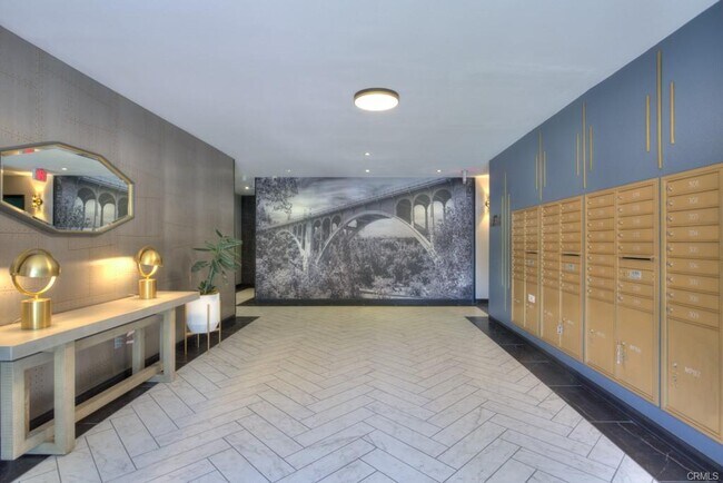 Photo - 330 S Mentor Ave Unit 1/4