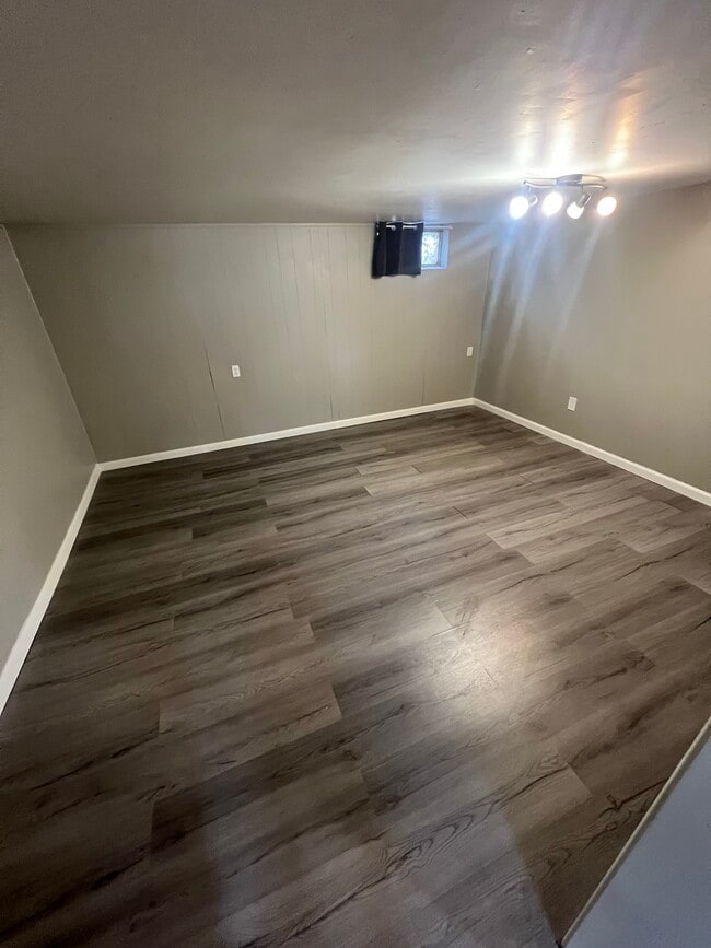 Photo - 2411 Edgemore Ave Apartments Unit B