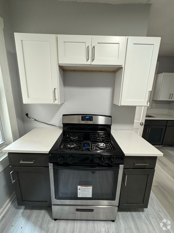 Building Photo - 77 2nd St Rental