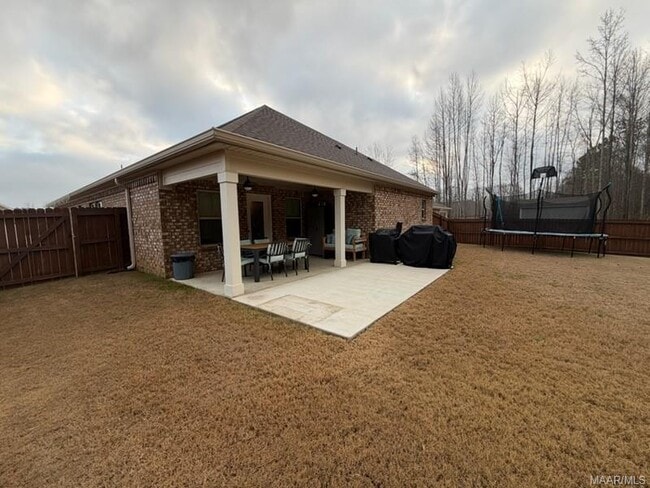 Photo - 220 Laila Wy