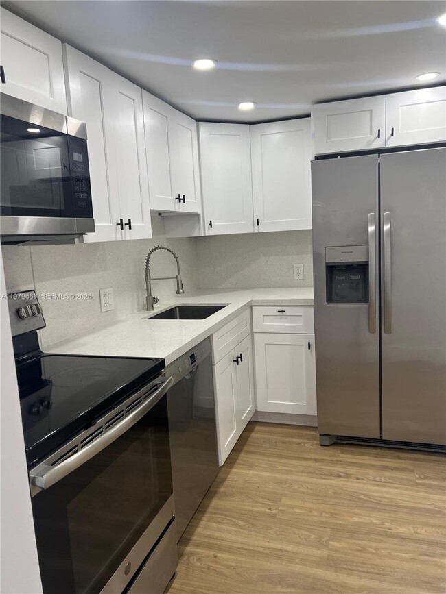 Building Photo - 20301 W Country Club Dr Unit 1024