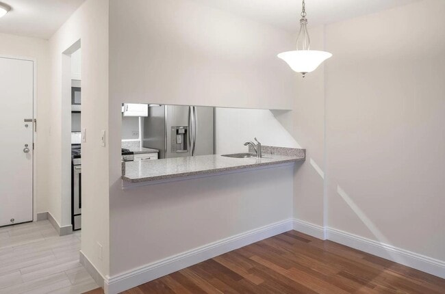 Photo - 200 Rector Pl