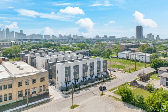 1423 N Carroll Ave - North Carroll Homes