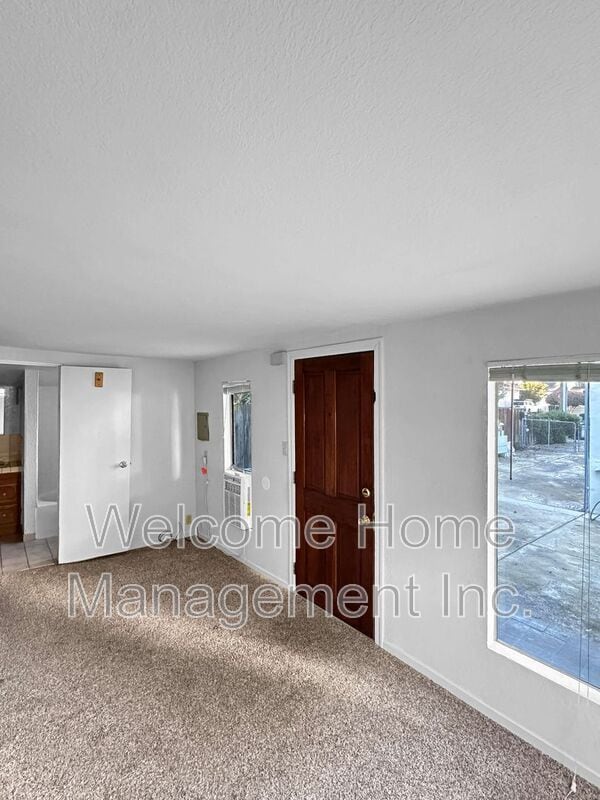 Photo - 4690 Augustine St