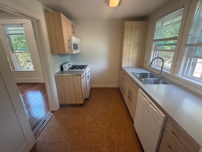 Photo - 715 W Hickory St