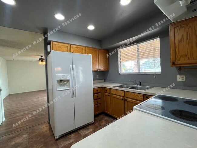 Photo - SPACIUS 3 BEDROOM 2 BATHROOM HOME IN GLENDALE FOR RENT