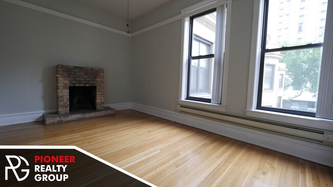 Photo - 1212 N Dearborn St