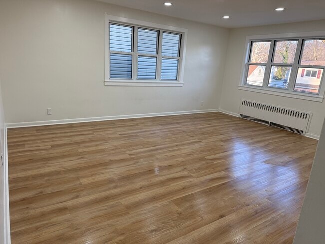 Building Photo - 93 Clunie Ave Unit 2