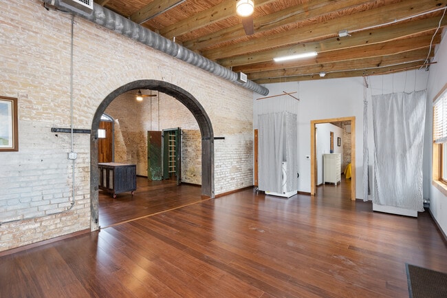 Photo - 1500 E Madison St