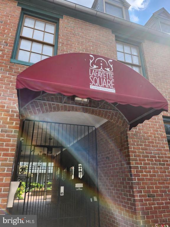 Building Photo - 10 W All Saints St Unit 205