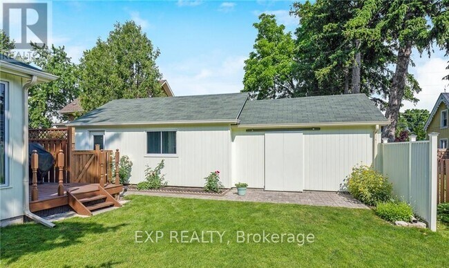 Photo - 71 Bronte St. S