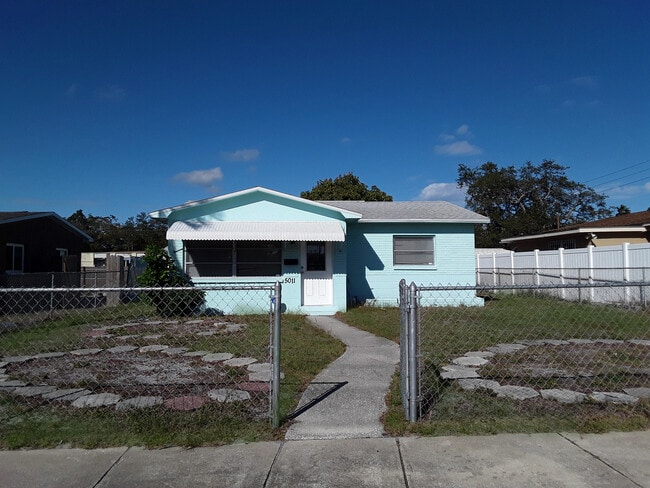 Building Photo - Three Bedroom One Bathroom House near Gulfport area.