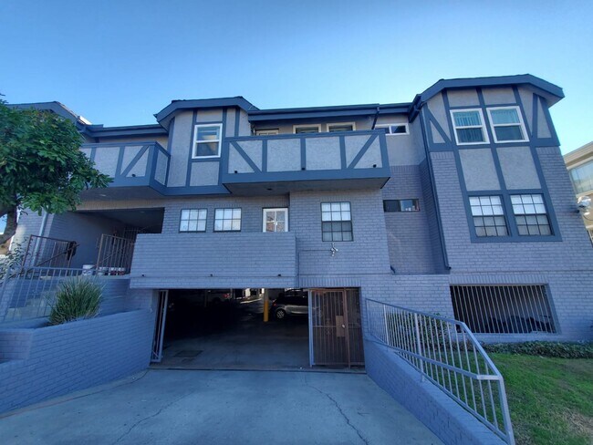 15000 Burbank Blvd
