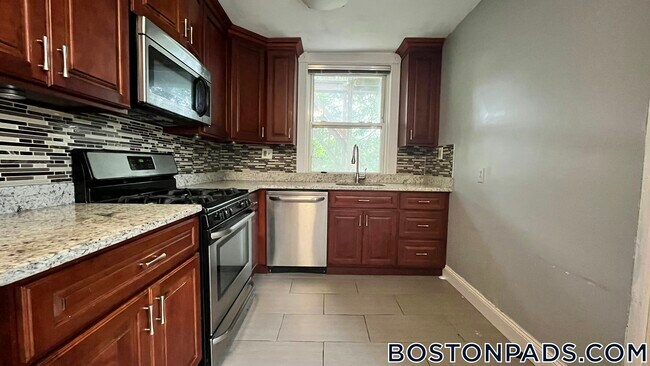 Photo - 66 University Rd Unit 1