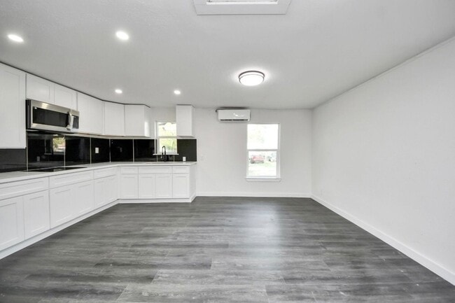 Photo - 7640 Broadview Dr