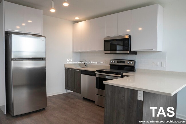 Building Photo - 940 W Winona St Unit 702 Rental