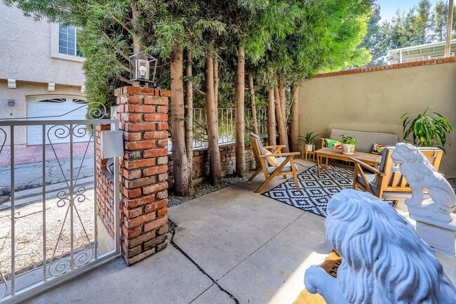 Photo - 14238 Dickens St