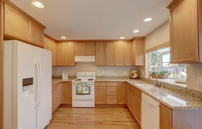 Photo - Comfortable 3BR/2BA Home in Kent – Fenced Backyard & Deck Unit Apt A