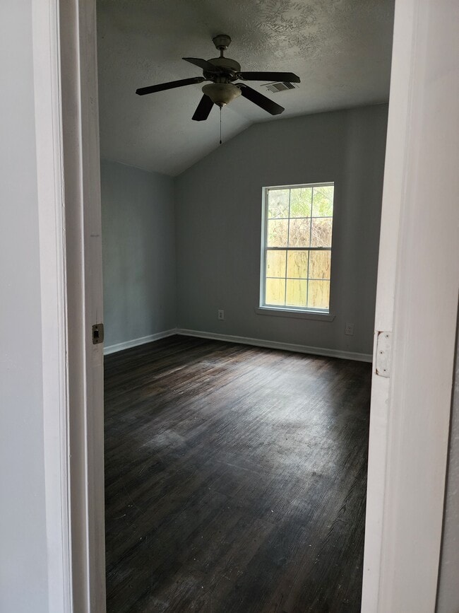 Photo - 13802 Hooper Rd