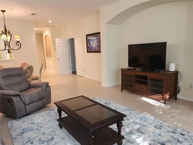 Photo - 6642 Tailfeather Way
