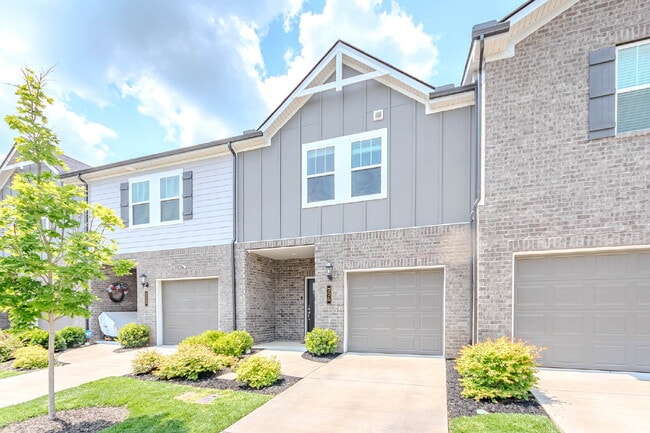 3/2.5 Townhome w/ Garage. Great Location! - 3/2.5 Townhome w/ Garage. Great Location!