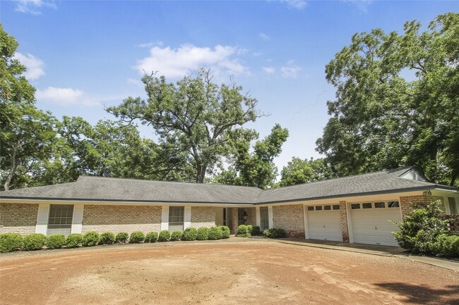 Photo - 536 Oak Dr